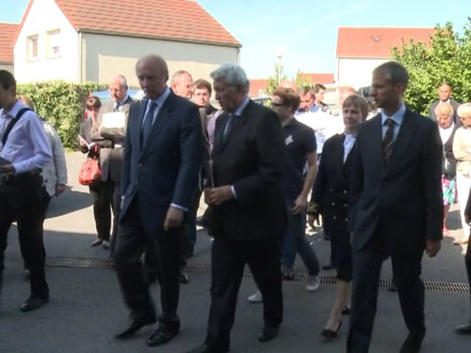 Brice Hortefeux justifie la politique d'extradition des Roms