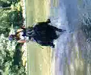 Pin-up et Ambre dans la Garonne