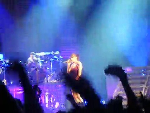 Superbus - Apprends-moi + jeu des mains (live Lyon 18/12/09)
