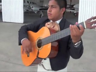 Reportour : En direct, Concert surprise de musique Mexicaine