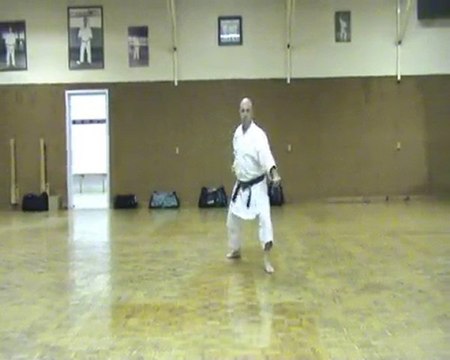 karaté self-défense kobudo krav-maga Draguignan club Léo Lagrange Philippe Bouvier heïan shodan kata1