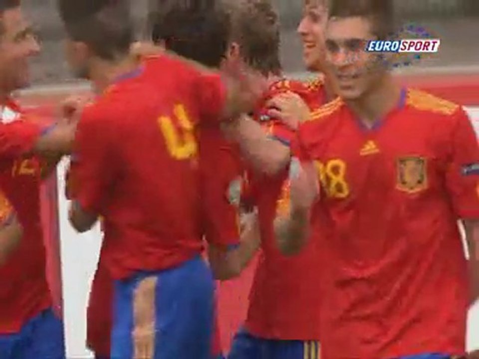 Genç İspanyol futbolcudan müthiş penaltı: Sağ gösterip sol v