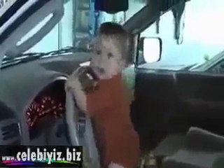 Bebeğin korna çalma merakı