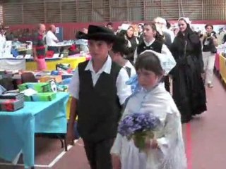 Défilé d'inauguration su Salon du livre insulaire