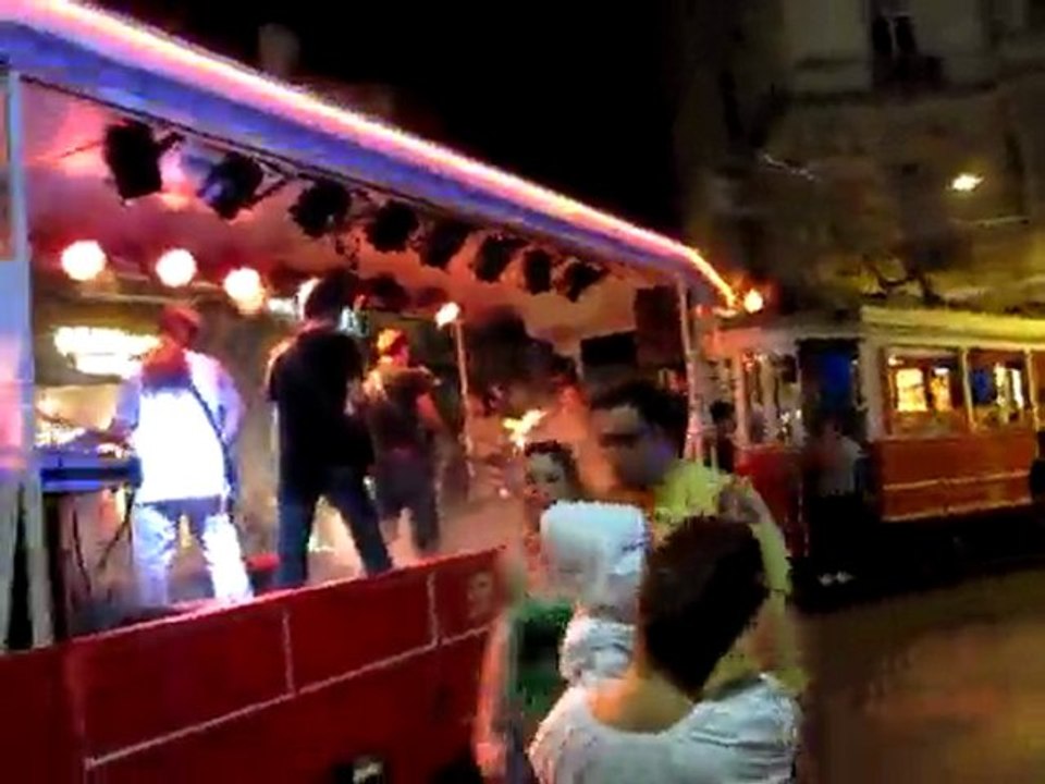 İstiklal'de müzik tramwayı