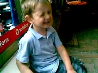 fatih böreğin kaybolması için ilahi okuyor-çok tatlı=)