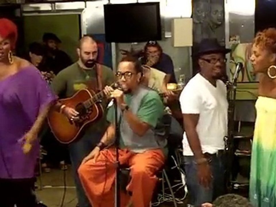 Arrested Development - Strong