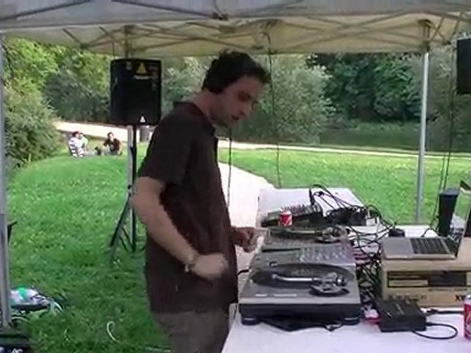 DJ ZANET aux platines