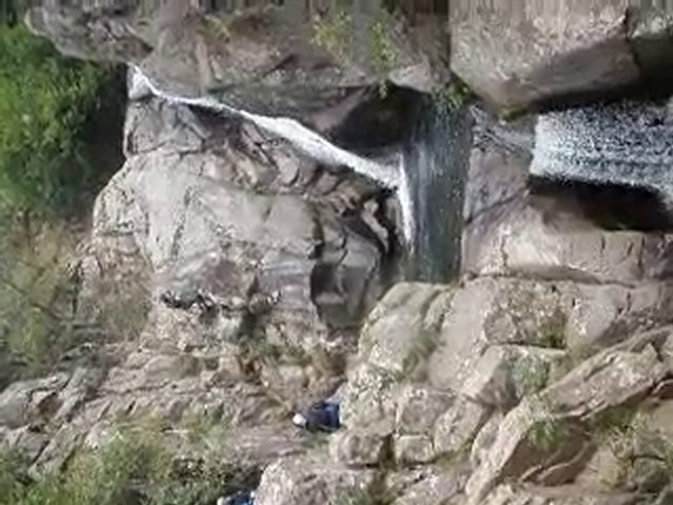 Canyoning en Ardèche : saut de 10 m