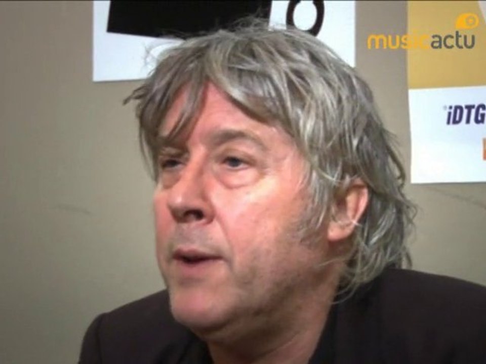 Arno : "Je suis une vieille pute !"