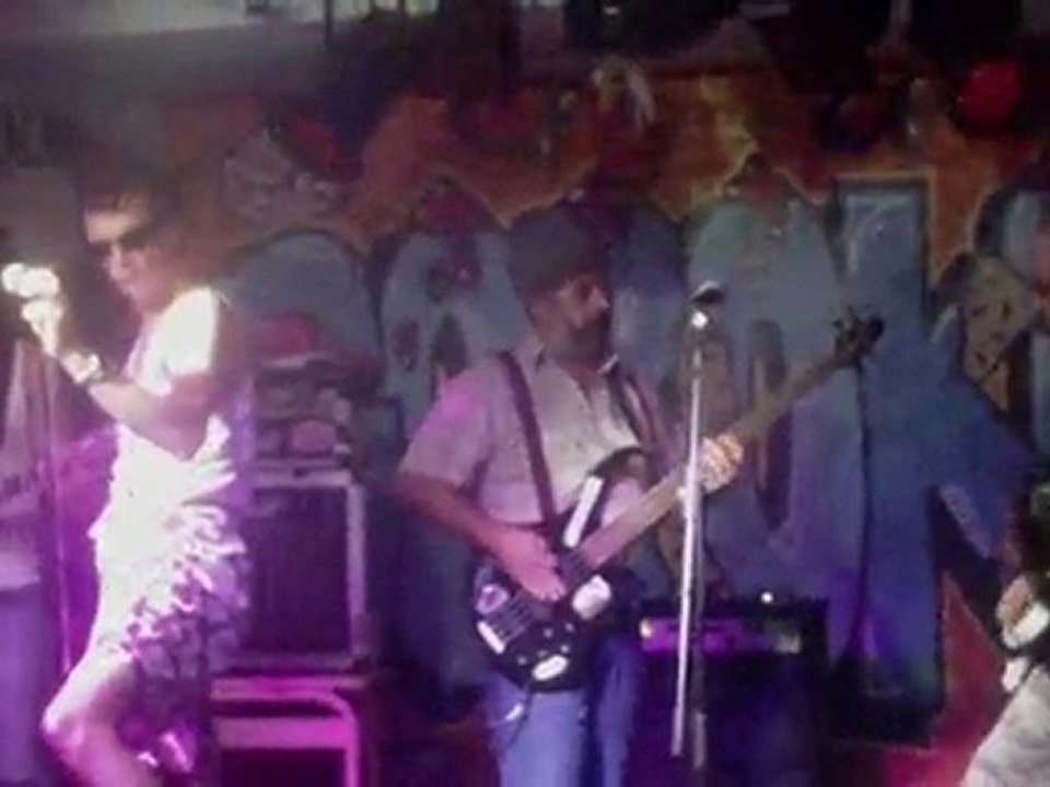 concert aggressif agriculteur suite