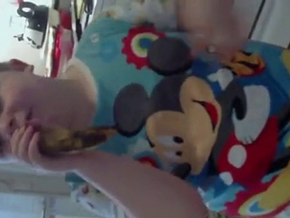 Kid Singing and Dancing to Lady Gaga Bad Romance!