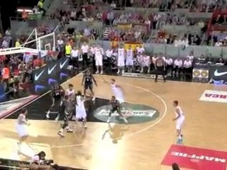 Kevin Durant preserves the USA's win over Spain with this bl