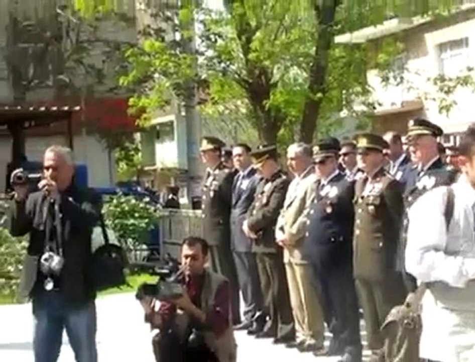 Şehit Olursam Ağlama ANNE