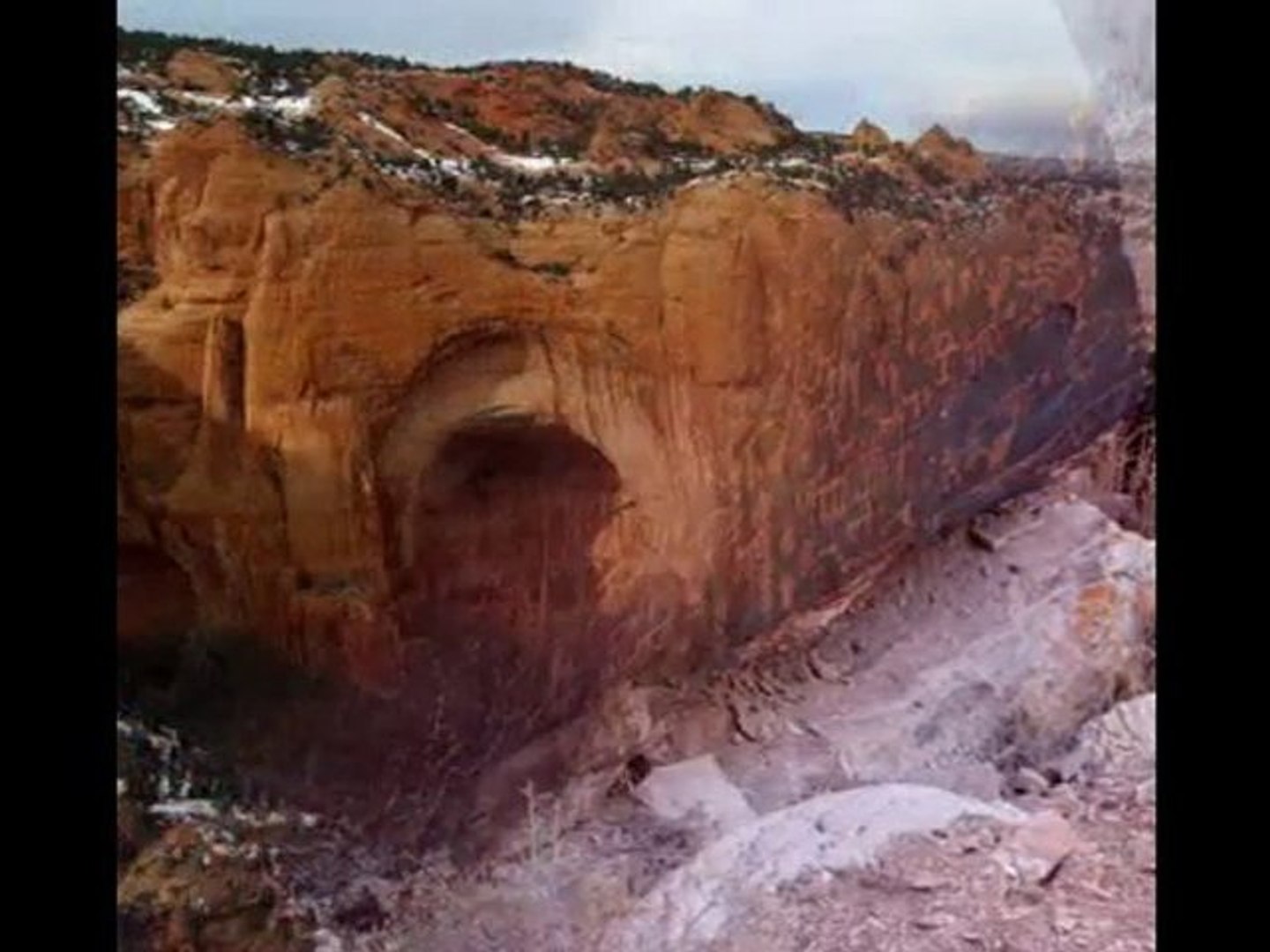 ⁣Ambient Music - Arizona by Daniel Berthiaume