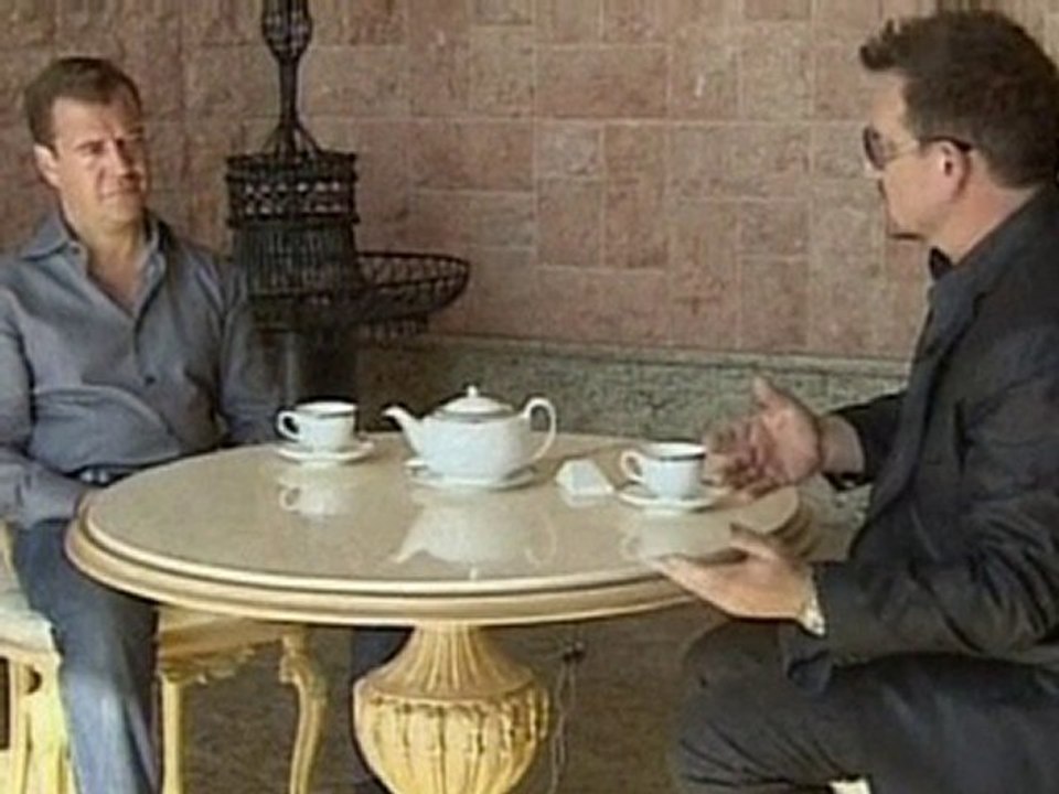 U2's Bono has tea with Dmitry Medvedev