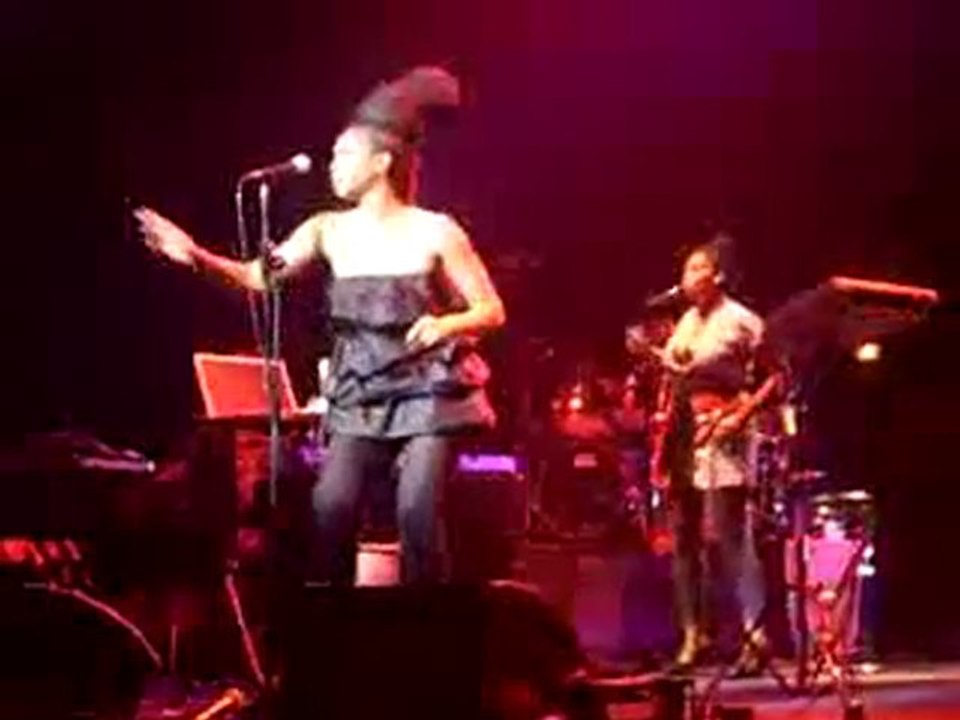 Erykah Badu - Danger Live