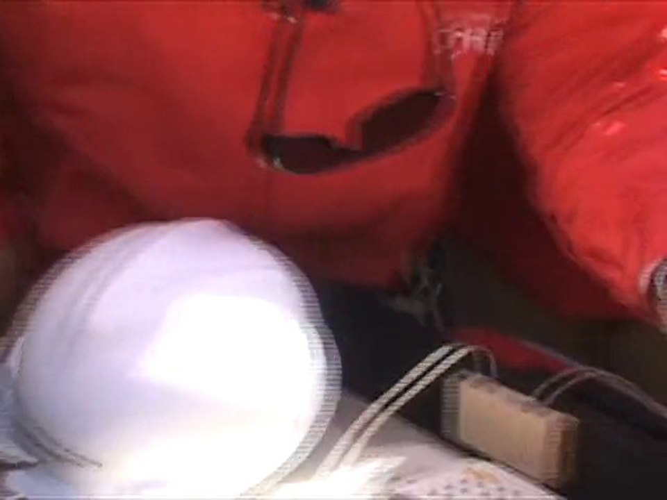 Chilean minister speaks with trapped miners