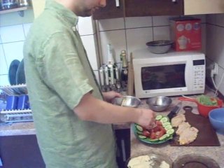 Patryk Jaki w kuchni