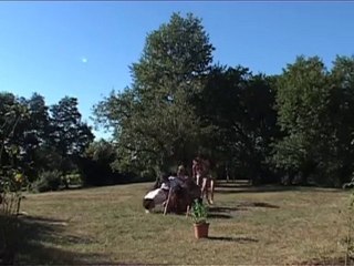 Comment faire une queue leu leu dans une ambiance de jardin?