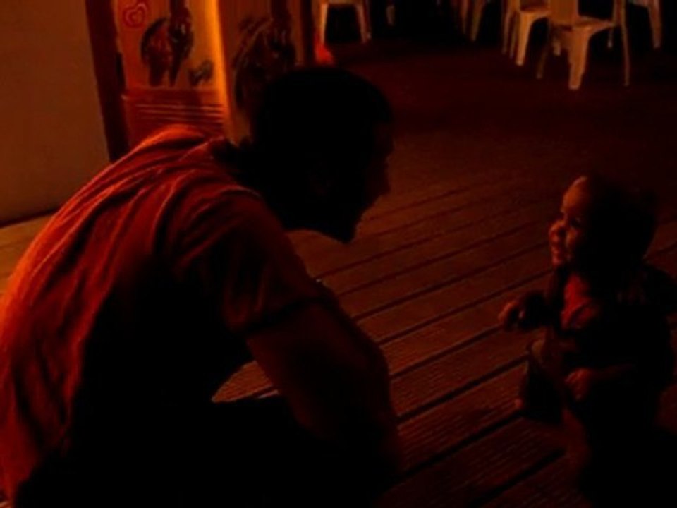 Nathan danse au camping!