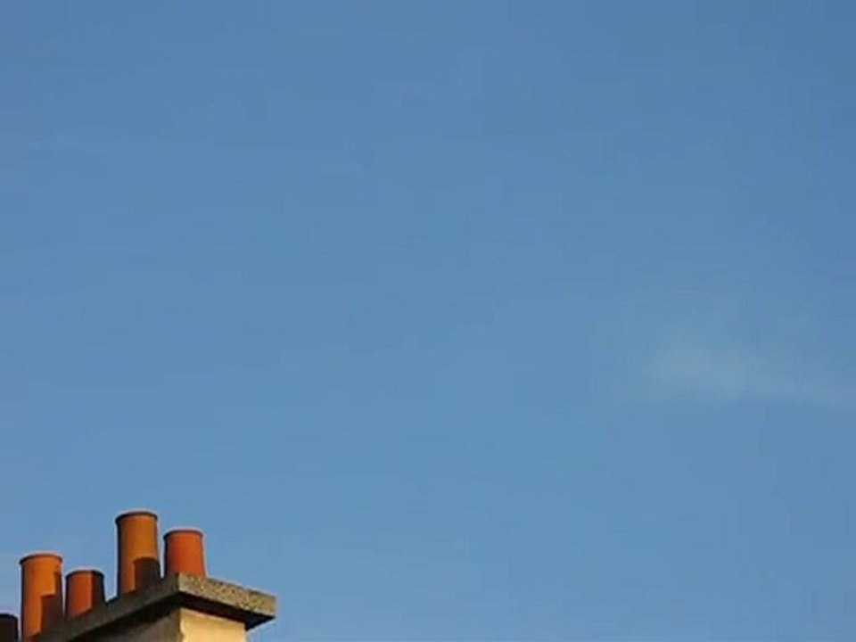 UFO OVNI FRANCE Paris 24 juin 2010