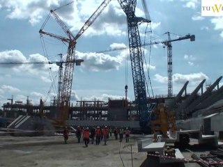 Montaż ciężkich rygli na stadionie. Wrocław 25.08.2010