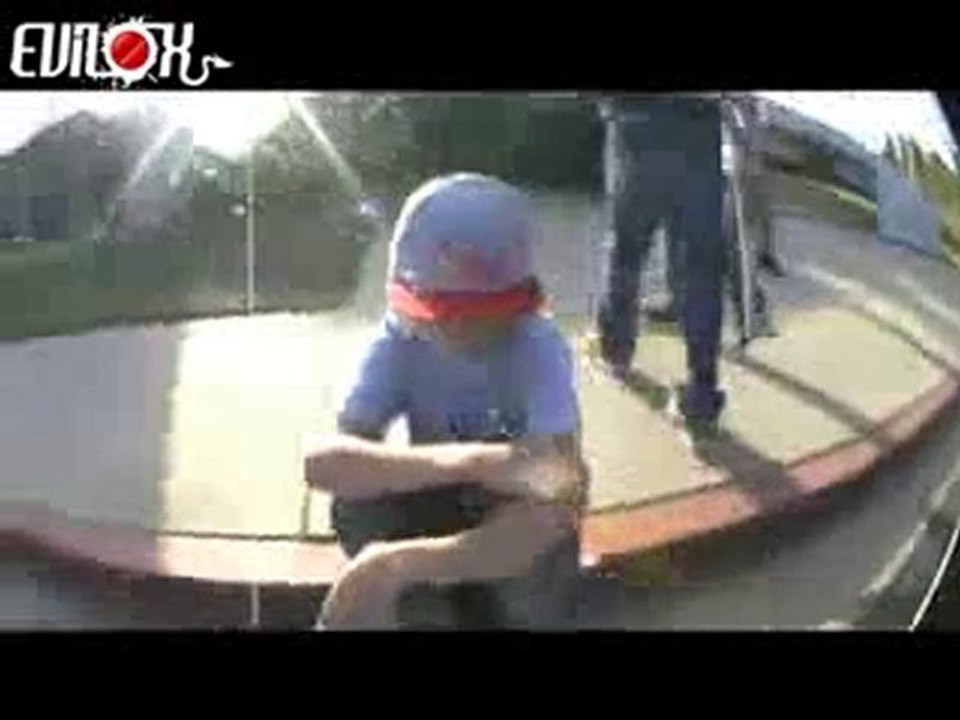 EVILOX_chute-en-skate-et-bras-casse