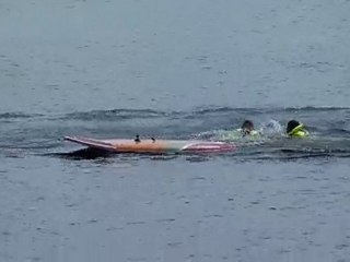 20100730 Nico tracté debout et tombe Lacanau