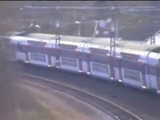 une UM z5600 arrive dans la gare de moret