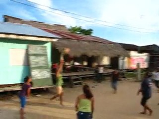 Volley féminin en Amazonie péruvienne