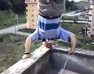 Amca azraile kafa tutuyor