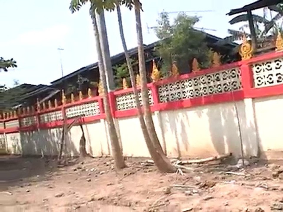 Pagode  dans un village au sud du Laos