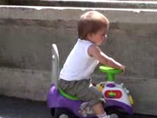 Manon, à fond ! - Ordinateur.m4v