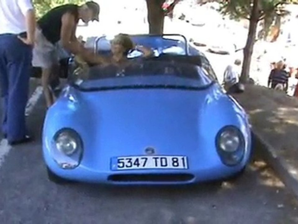 Autos anciennes à Poussan (34) Fête de la Locomocion