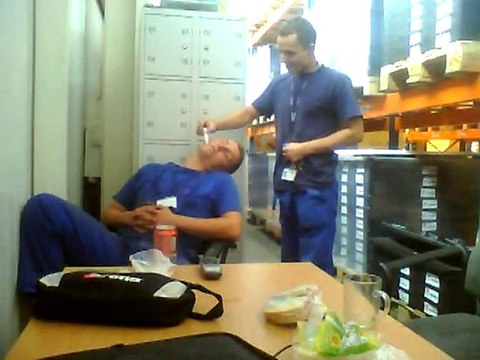 ziomuś po melanzu w pracy,