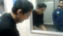 Simio en el baño 2