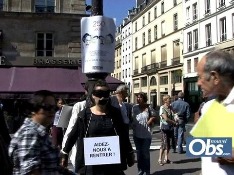 Soutien aux journalistes otages place de la Bourse à Paris