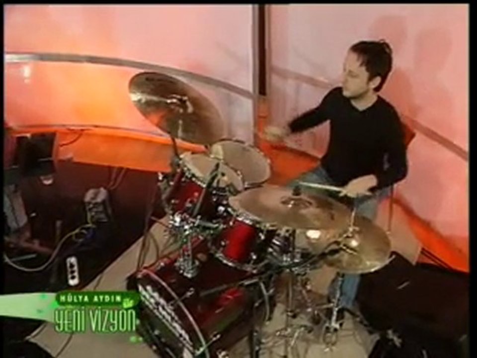 KURTULUŞ TÜRKGÜVEN - DUYDUM EVLENİYORMUŞSUN ( canlı)