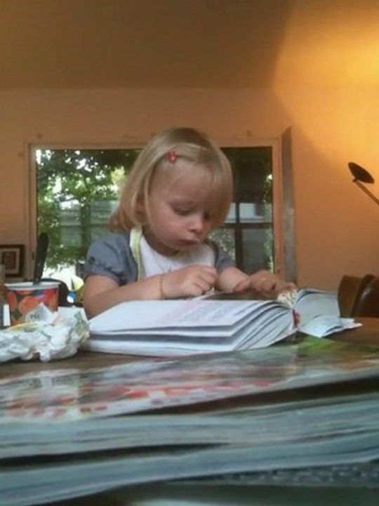 yael lit le livre