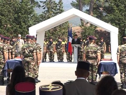 Afghanistan: Sarkozy rend hommage aux deux soldats tués lundi
