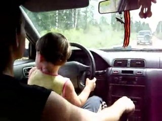 Юная автолюбительница (2 г.,2 мес.)