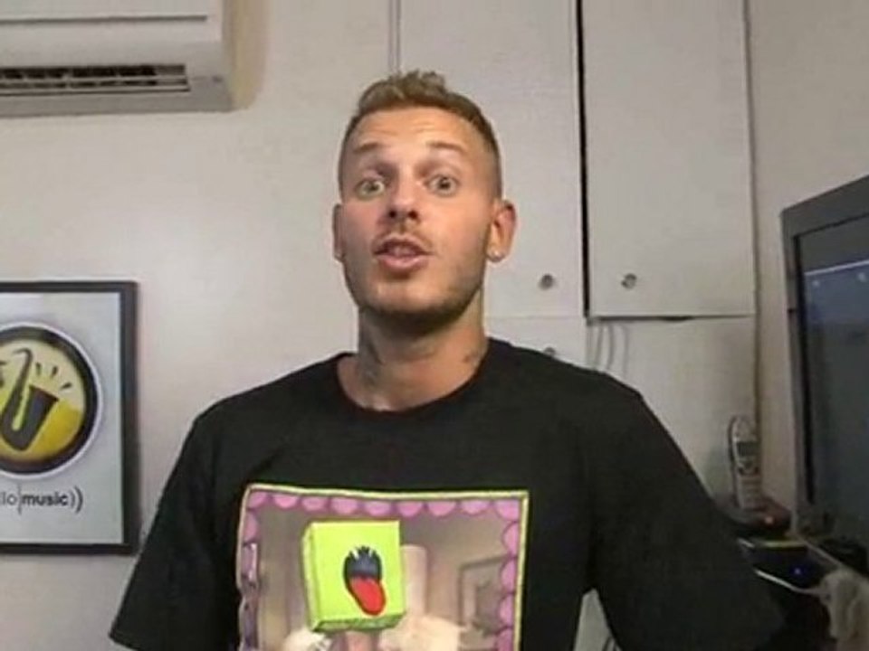 M pokora dans l'épisode 8 de la webreal tv dimanche