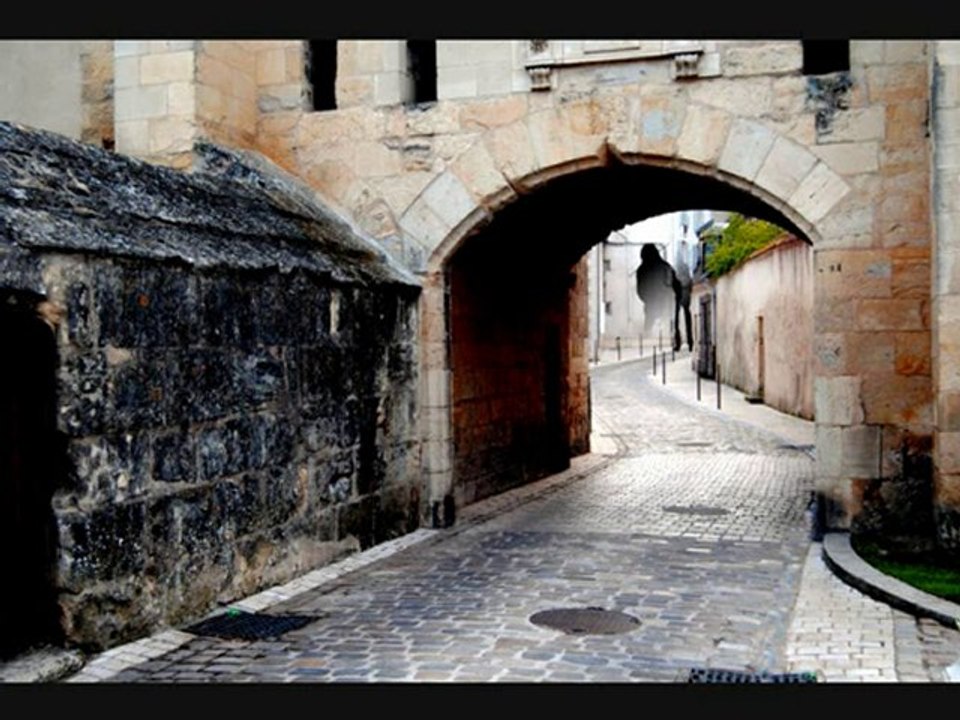 DANS LA RUE