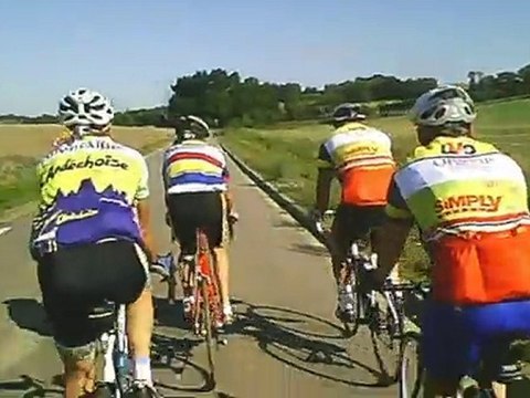 2010 - Sortie Amicale du 28/08/10 - Le peloton UVO sur les routes du Vexin (1)