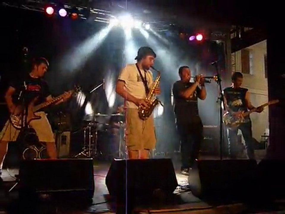 Dirty Bees @ Decibels Rock Fest, Fontaine l'Eveque (BE)