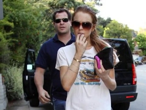 SNTV - Latest celebrity fashions