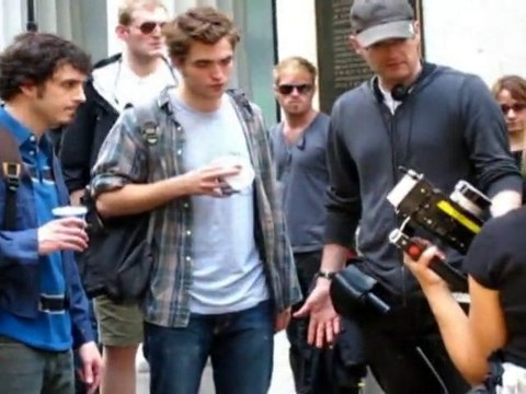 SNTV - Robert Pattinson films in NYC