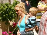 SNTV - Britney Spears At The Zoo
