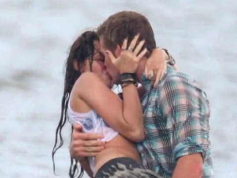 SNTV - Miley gets cozy with co-star